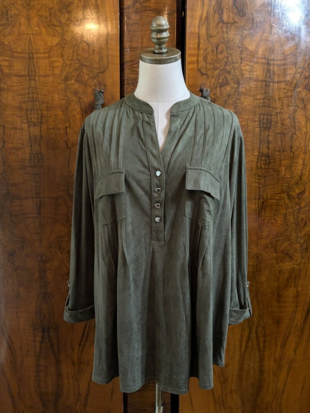 Cocomo Faux Suede Pintuck Pleated Tunic Top Plus 3X Green 3/4 Tab Sleeve